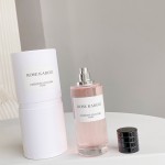 Fragrance family, singing and dancing girl