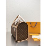 Pet bags and dogs are inseparable