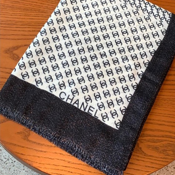 𝐂𝐡𝐚𝐧𝐞𝐥 【Houndstooth Double C Logo】Cashmere Printed Square Scarf